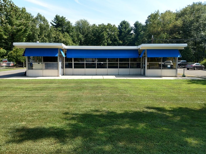 689 Route 33 W, East Windsor, NJ for sale - Building Photo - Image 1 of 1