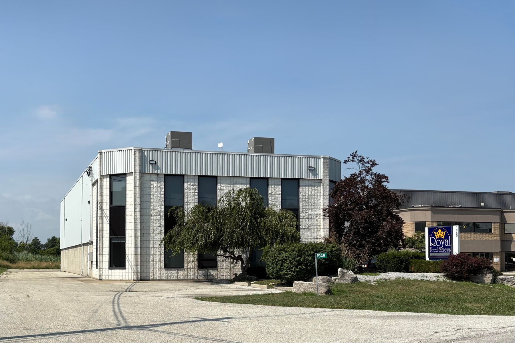 1945 Blackacre Dr, Tecumseh, ON for lease Primary Photo- Image 1 of 10