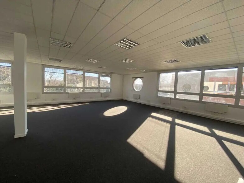 Office in Émerainville for sale - Interior Photo - Image 3 of 8