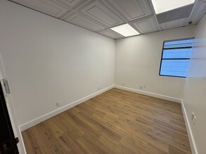 15928 Ventura Blvd, Encino, CA for lease Building Photo- Image 2 of 2