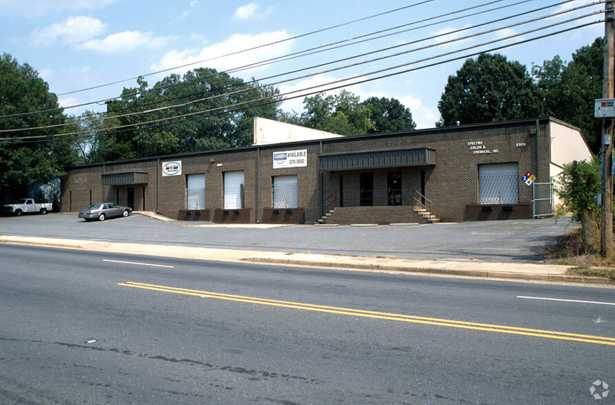 2908-2918 N Graham St, Charlotte, NC for lease - Building Photo - Image 2 of 44