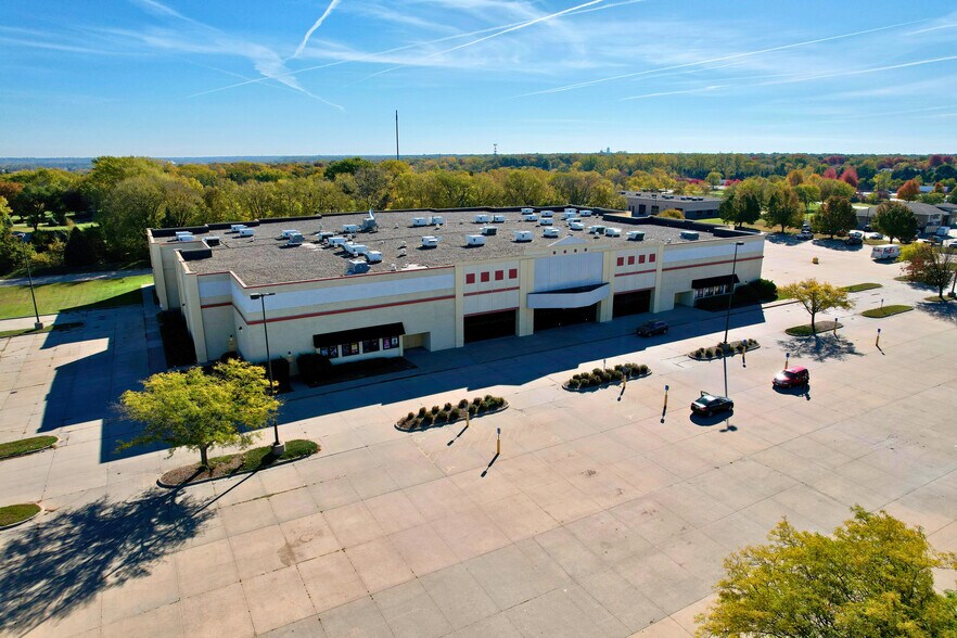 5233 NW 86th St, Johnston, IA for sale - Primary Photo - Image 1 of 1