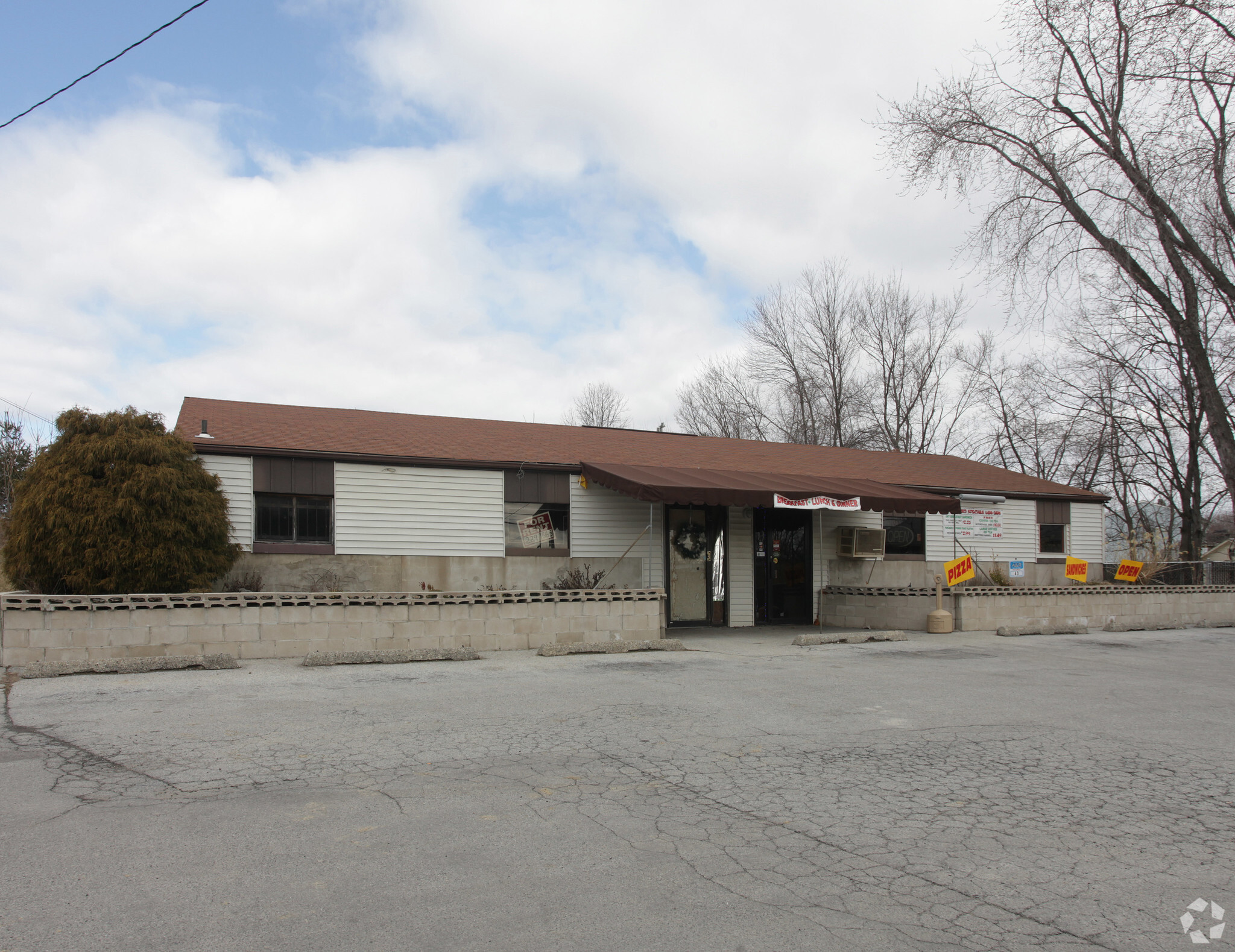 43 Violet Ave, Poughkeepsie, NY for sale Primary Photo- Image 1 of 1