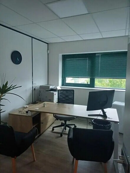 Office in Caen for lease - Building Photo - Image 3 of 9