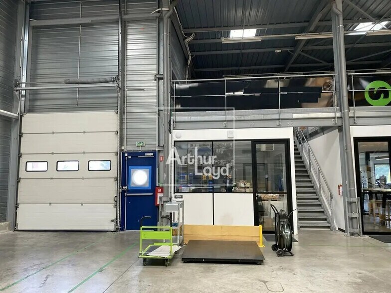 Office in Chilly-Mazarin for lease - Interior Photo - Image 3 of 6