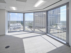 950 E Paces Ferry Rd NE, Atlanta, GA for lease Interior Photo- Image 2 of 9