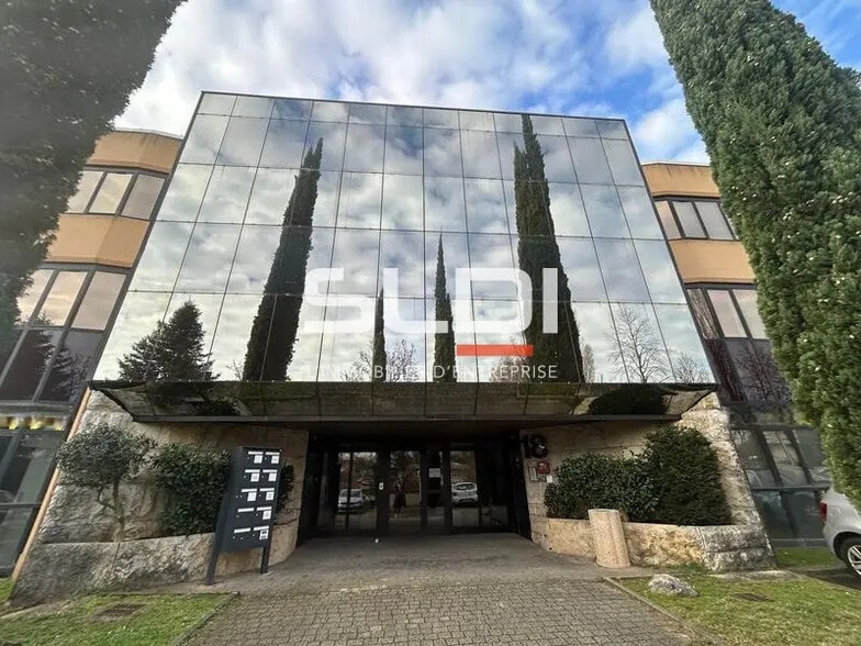 Office in SAINT-DIDIER-AU-MONT-D'OR for lease - Building Photo - Image 1 of 15