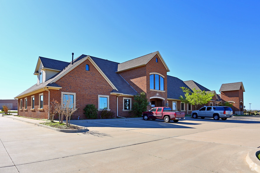 1703 Professional Cir, Yukon, OK for sale - Building Photo - Image 1 of 1