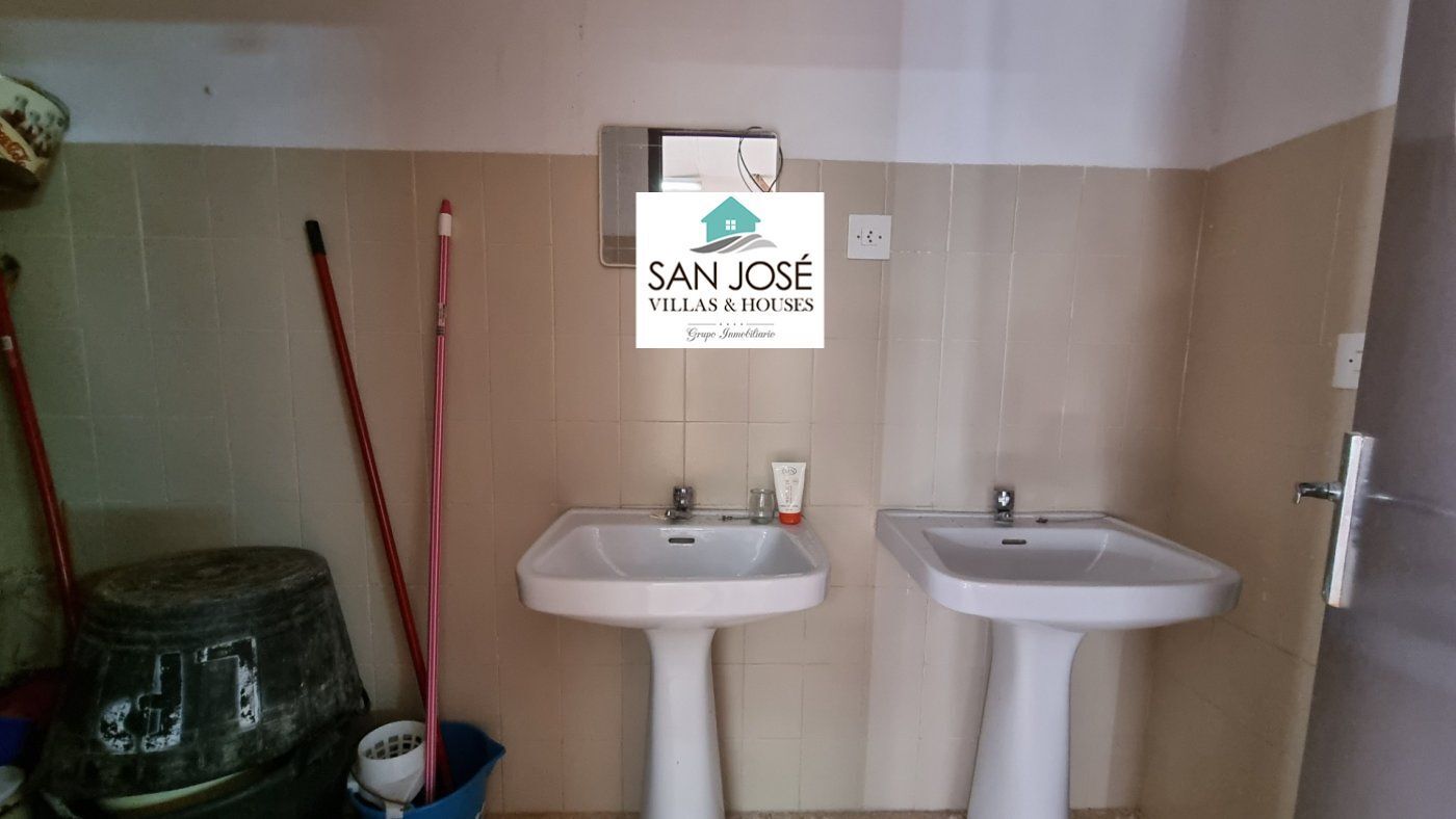 Retail in Algueña for sale Building Photo- Image 1 of 9