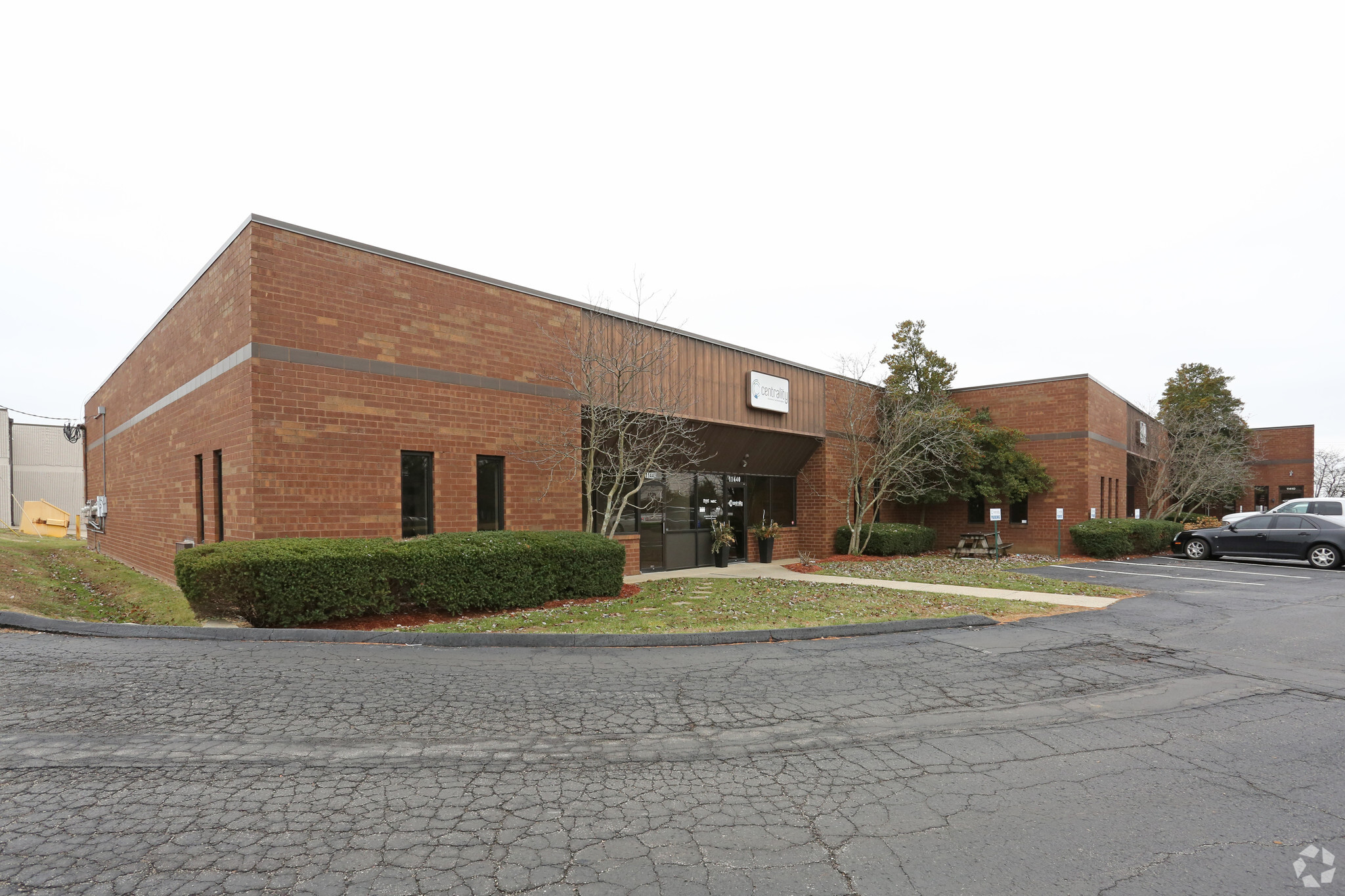 11406-11442 Bluegrass Pky, Louisville, KY for sale Primary Photo- Image 1 of 1