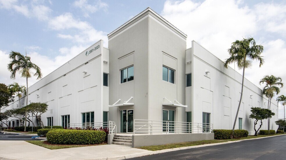 2001-2023 NW 84th Ave, Miami, FL for lease - Primary Photo - Image 1 of 3