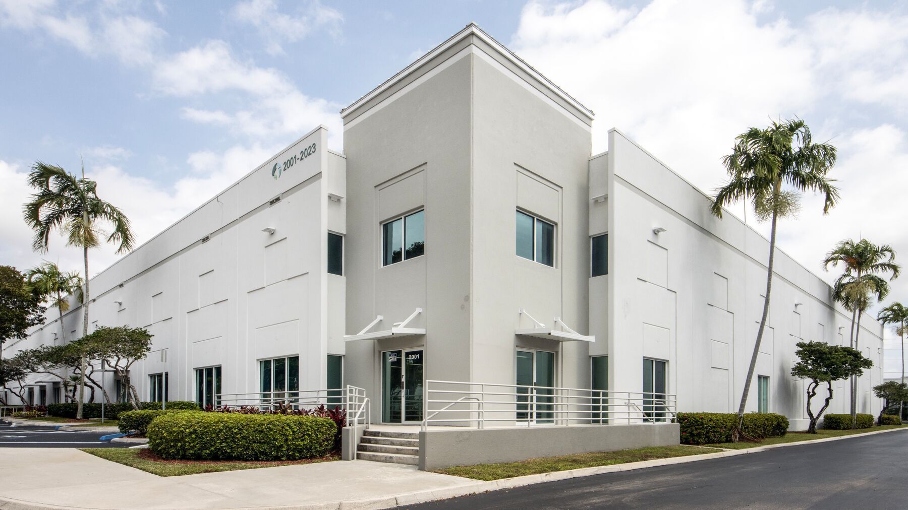 2001-2023 NW 84th Ave, Miami, FL for lease Primary Photo- Image 1 of 4
