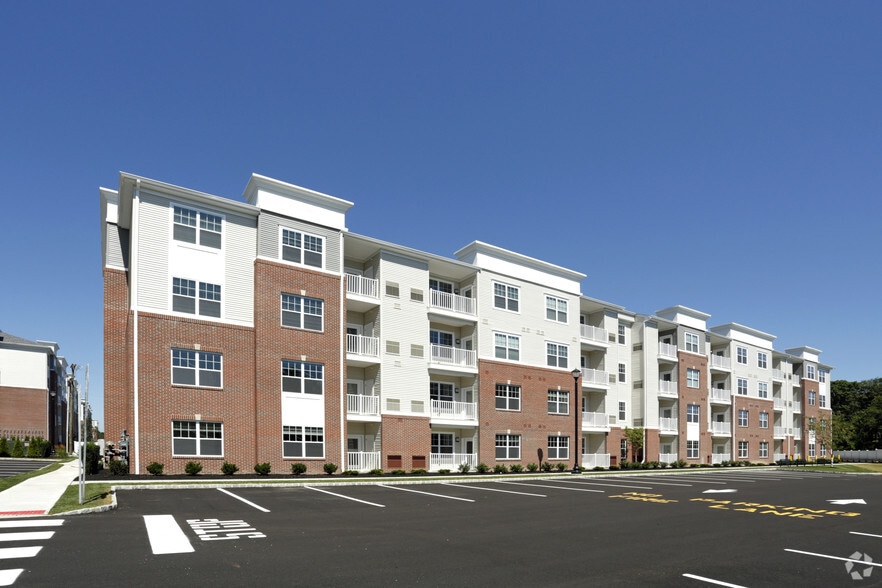 1101 Schindler Dr, Aberdeen, NJ for lease - Building Photo - Image 1 of 77