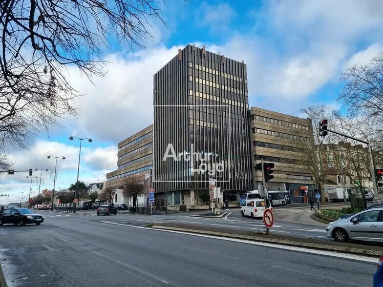 in Melun for sale - Building Photo - Image 1 of 1