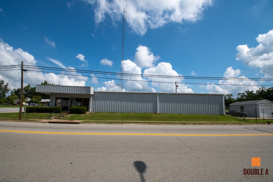 210 Main 300 Station St, Kenbridge, VA for sale - Building Photo - Image 1 of 1