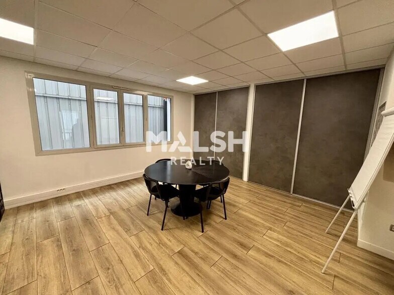 Office in Vaulx-en-Velin for lease - Interior Photo - Image 2 of 6