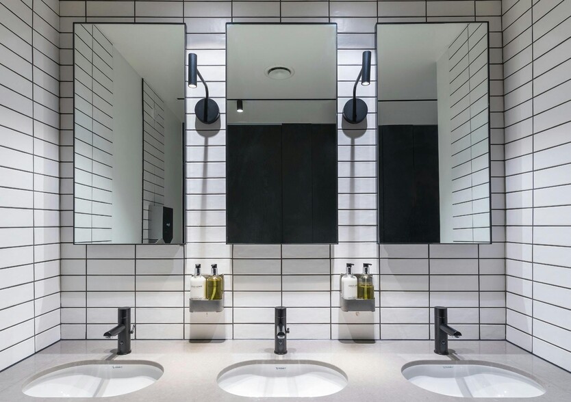 Market Sq, Staines for lease - Interior Photo - Image 3 of 11