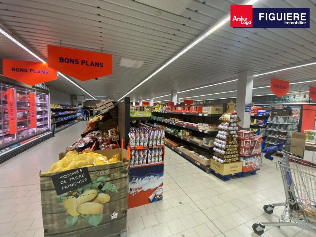 Retail in Saint-Martin-de-Crau for lease Interior Photo- Image 1 of 12