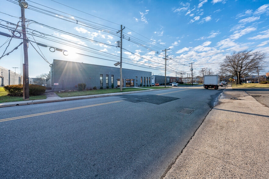 380 North St, Teterboro, NJ for lease - Building Photo - Image 3 of 33