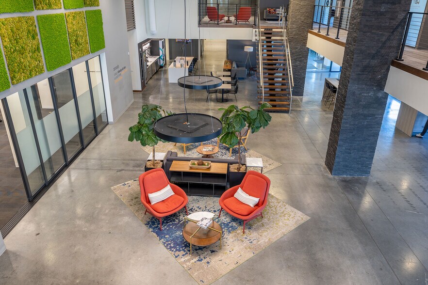 11220 W Burleigh St, Wauwatosa, WI for lease - Building Photo - Image 2 of 9