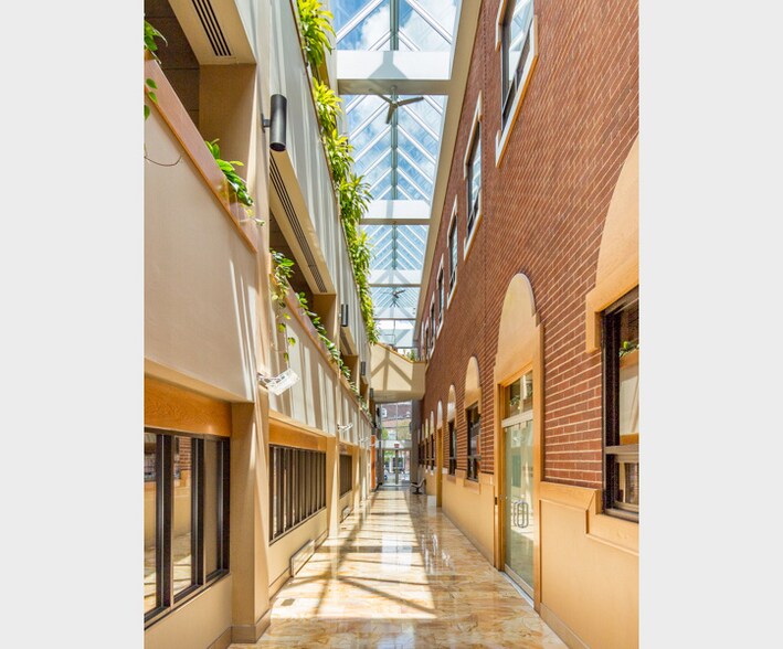 1244 Boylston St, Chestnut Hill, MA for lease - Lobby - Image 3 of 3