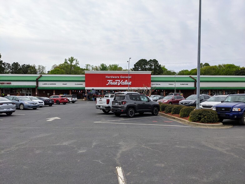 350-440 East St, Pittsboro, NC for lease - Building Photo - Image 1 of 5