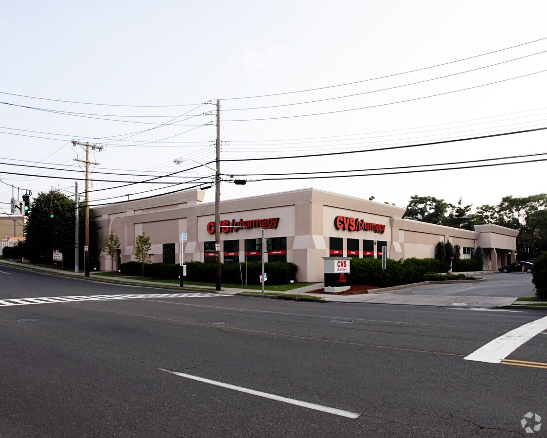 14 Weyman Ave, New Rochelle, NY 10805