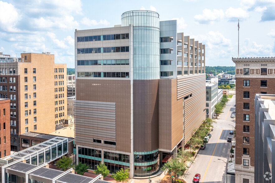 215 10th St, Des Moines, IA for lease - Building Photo - Image 1 of 11