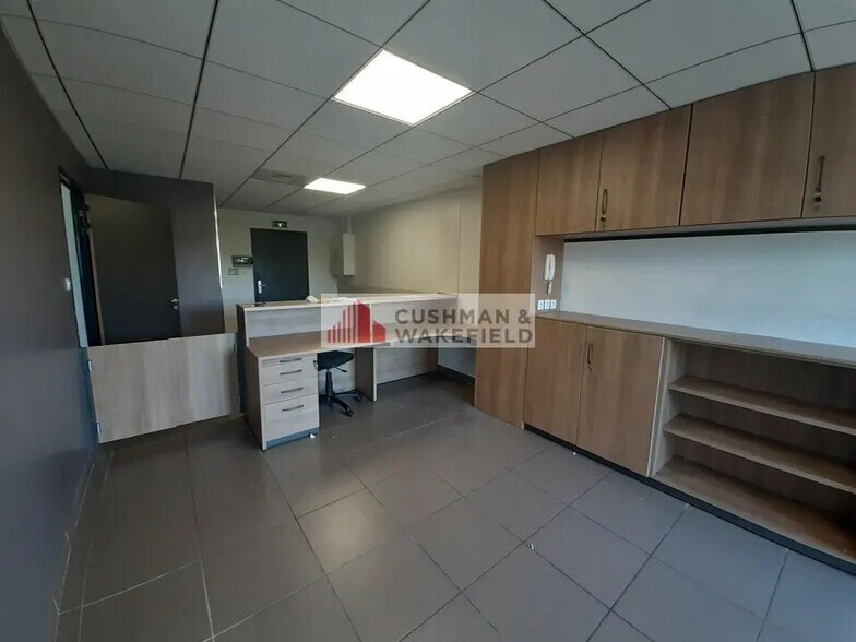 Office in Nîmes for lease - Interior Photo - Image 3 of 3