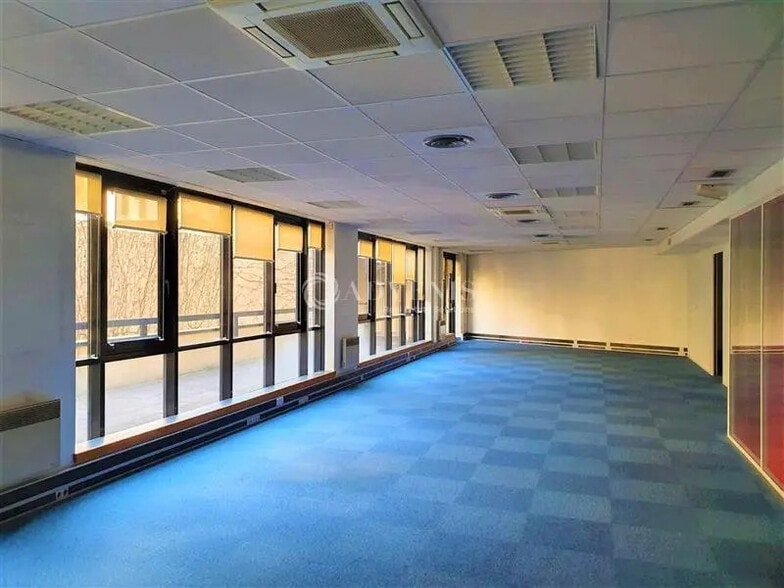 Office in Issy-les-Moulineaux for lease - Building Photo - Image 2 of 8