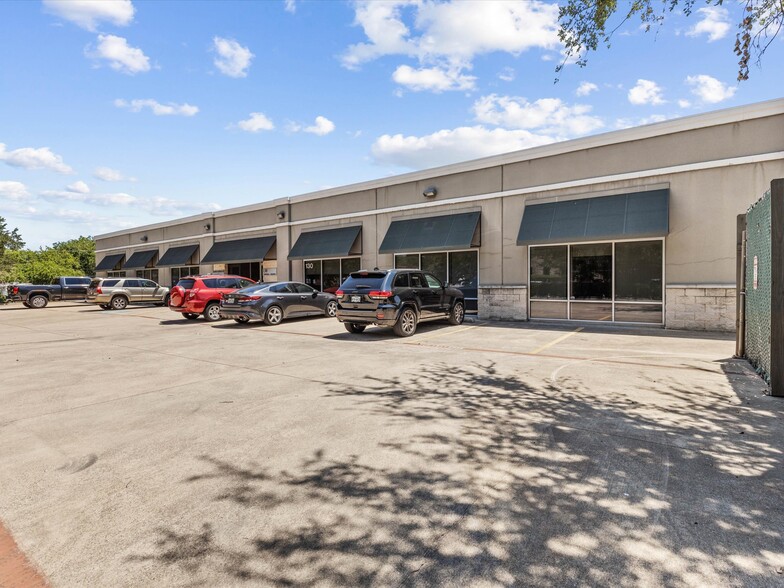 130 Central Ave, Grapevine, TX for lease - Building Photo - Image 1 of 9