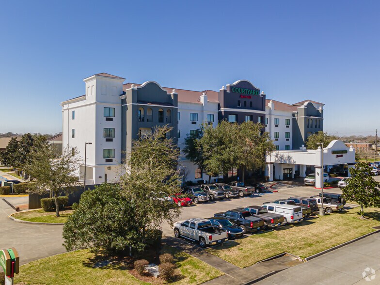 142 Library Dr, Houma, LA 70360