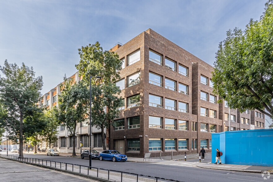 Clements Rd, London for lease - Primary Photo - Image 1 of 7