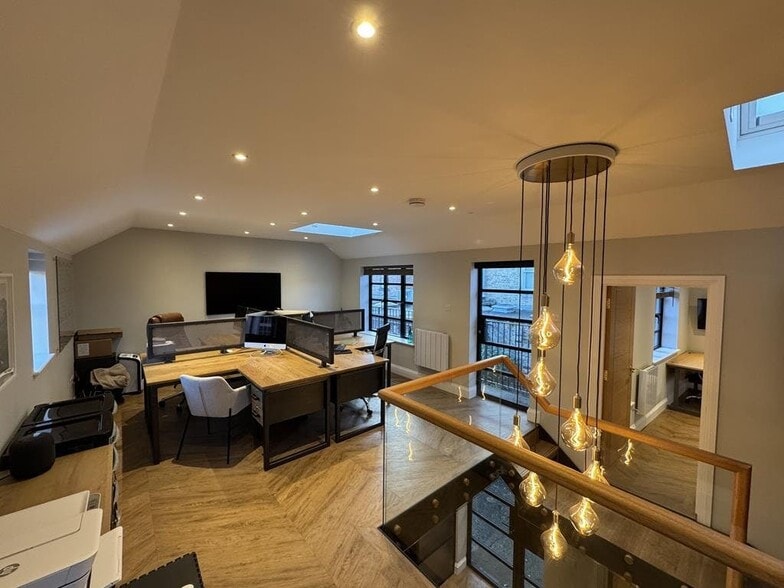 Sheen Ln, London for lease - Building Photo - Image 2 of 11