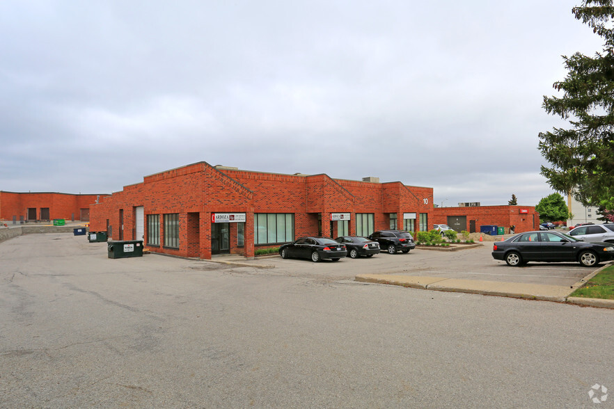 10 W Pearce St, Richmond Hill, ON for lease - Primary Photo - Image 1 of 5