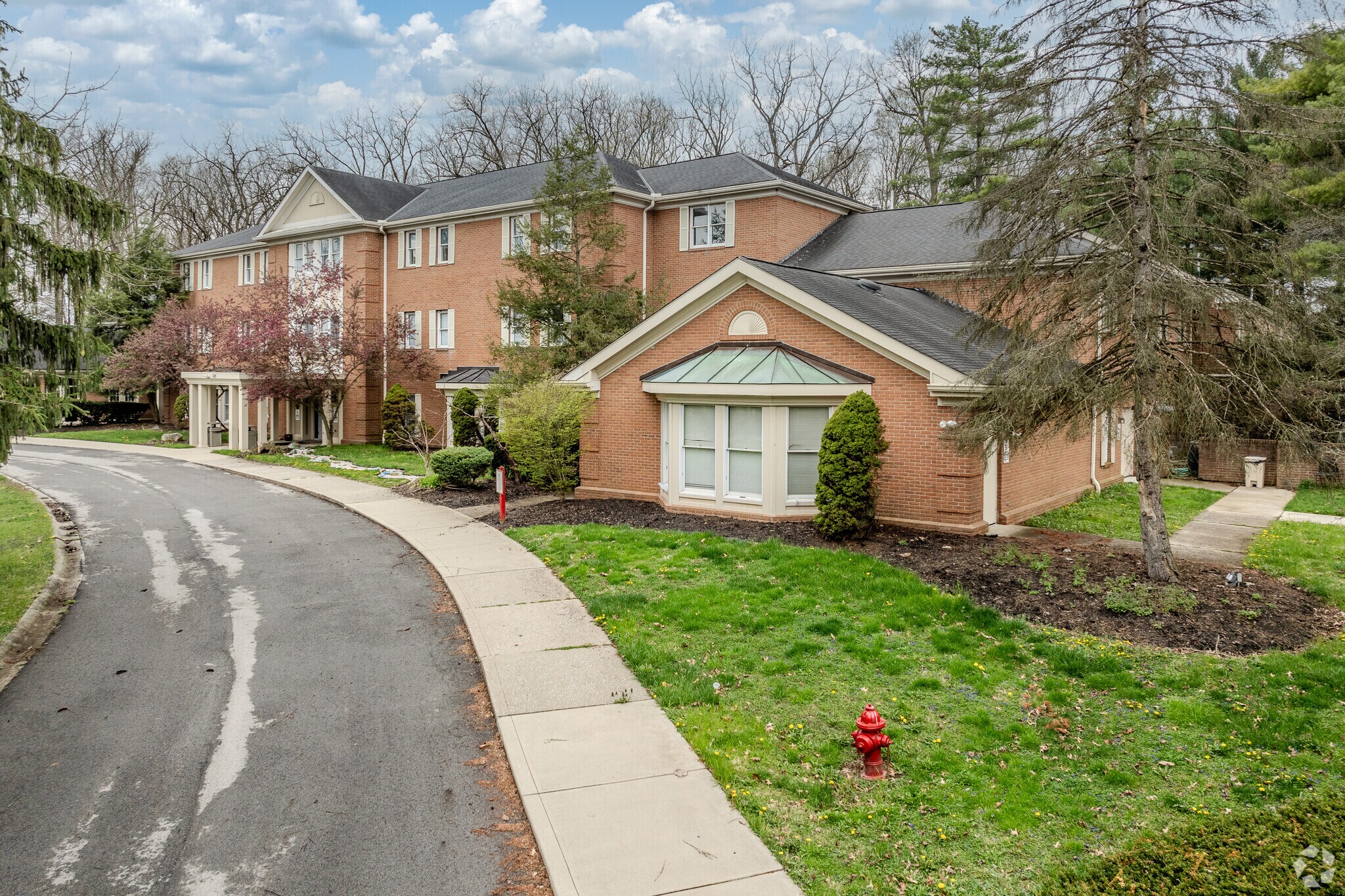 349 Olde Ridenour Rd, Columbus, OH for sale Primary Photo- Image 1 of 1