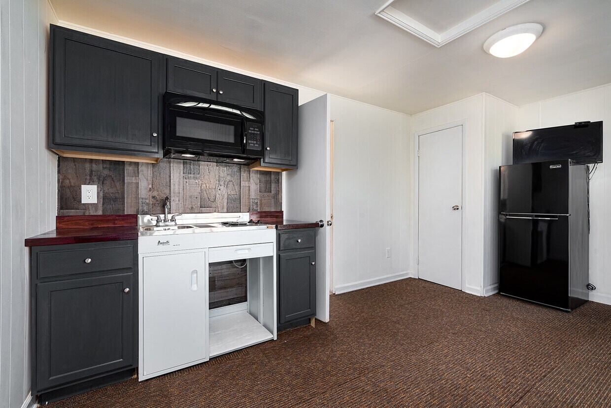 16200 Dixie Hwy, Davisburg, MI 48350 Parkway Efficiency Apartments