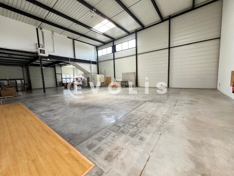 Flex in Viry-Châtillon for lease - Interior Photo - Image 3 of 22