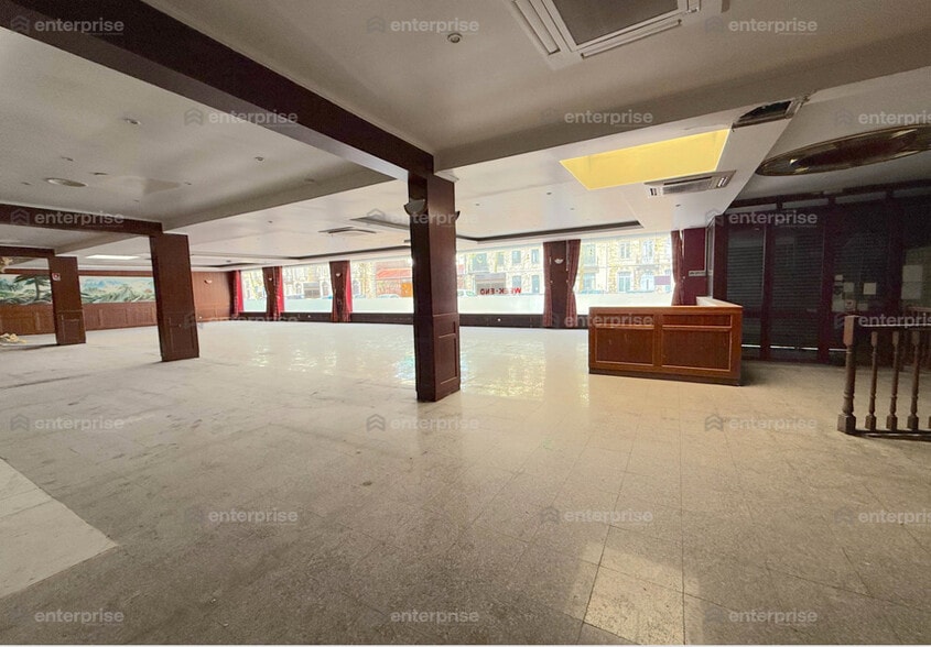 Retail in Douai for lease - Interior Photo - Image 3 of 5