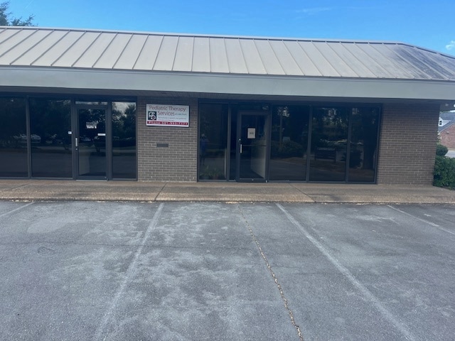 2 Inwood Cir, Little Rock, AR for lease Building Photo- Image 1 of 17