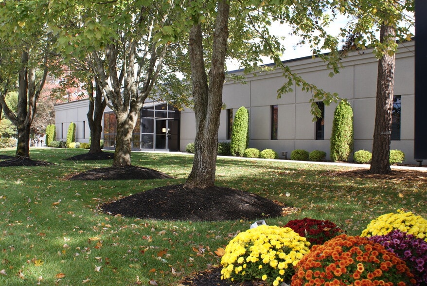 19 Keewaydin Dr, Salem, NH for lease - Building Photo - Image 3 of 10