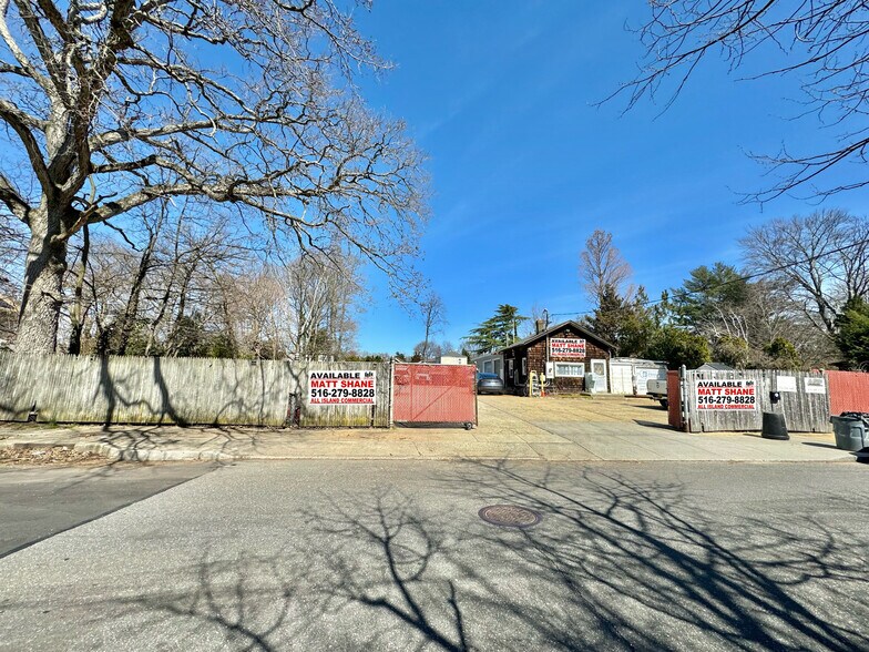 627-635 Wadleigh Ave, West Hempstead, NY for sale - Building Photo - Image 1 of 1