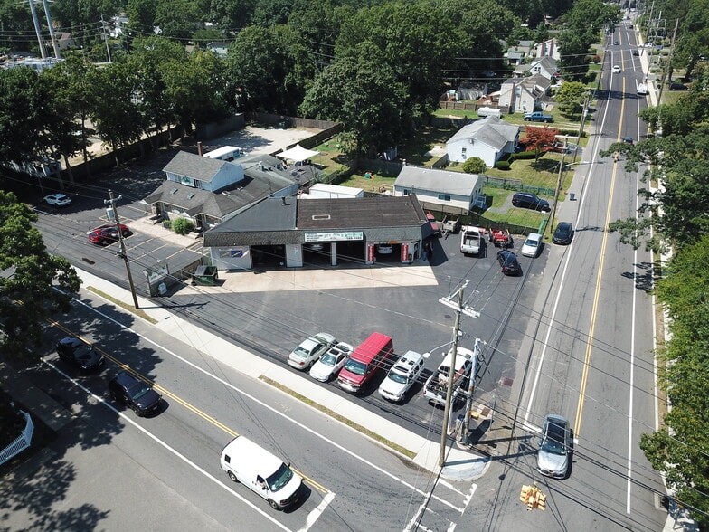 230 Hawkins Ave, Ronkonkoma, NY for sale - Building Photo - Image 1 of 1