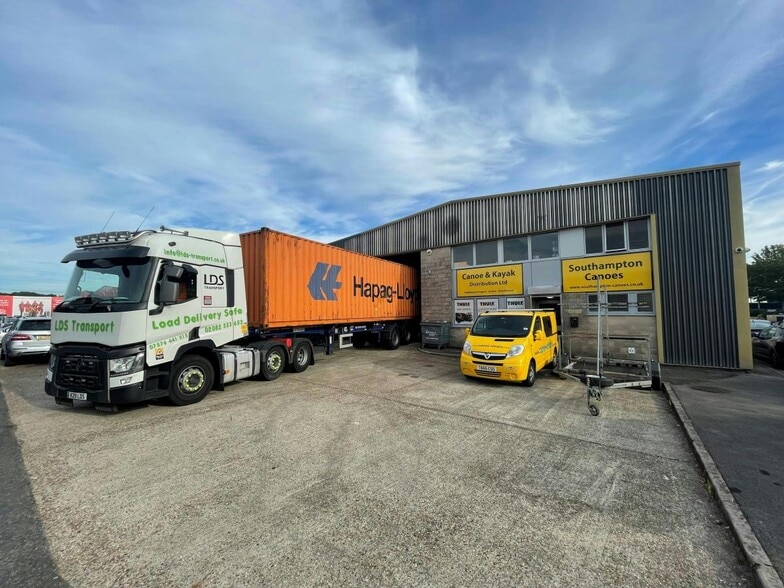 10 Eddystone Rd, Totton for lease - Building Photo - Image 2 of 2