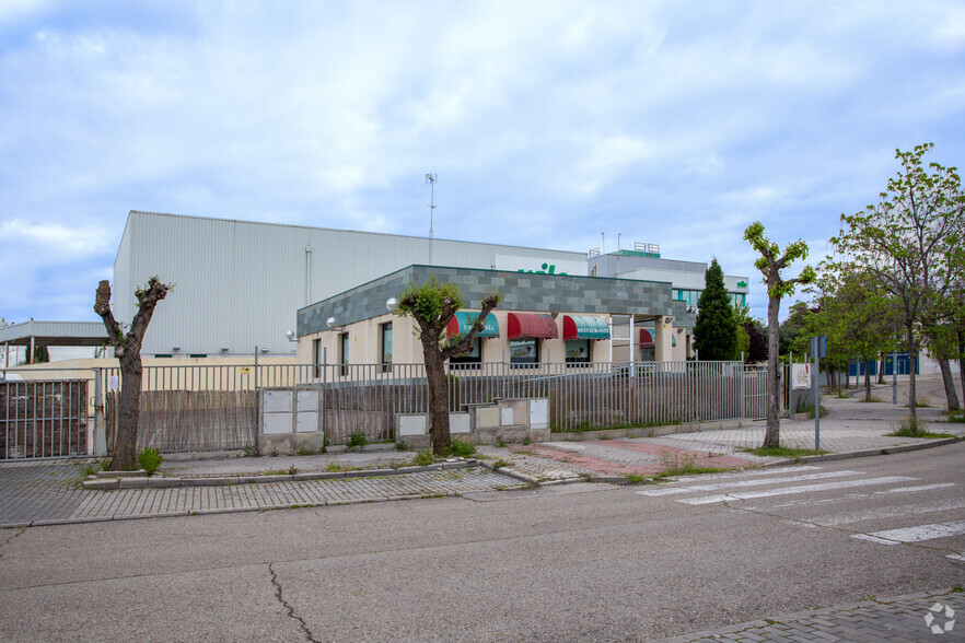 Office in Alcalá de Henares, Madrid for sale - Building Photo - Image 2 of 2