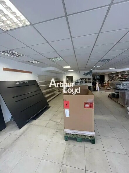 Retail in Vallauris for lease - Interior Photo - Image 2 of 5