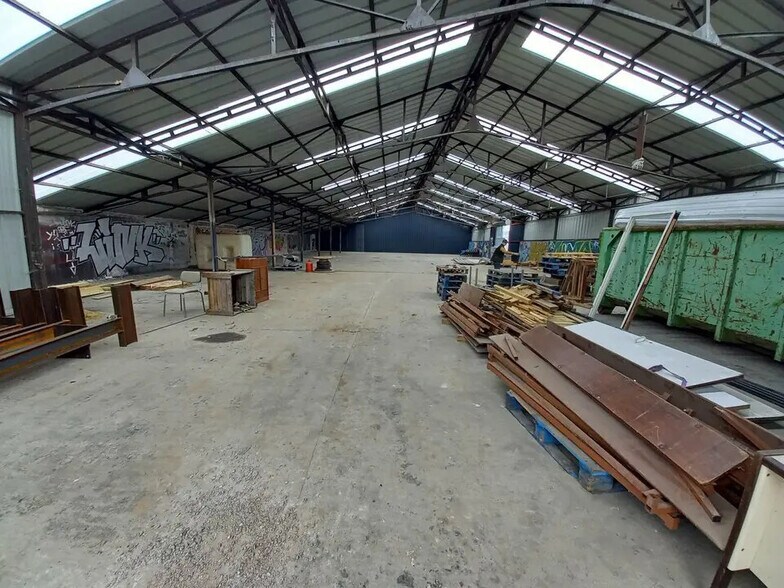 Flex in Touffréville for lease - Building Photo - Image 3 of 5