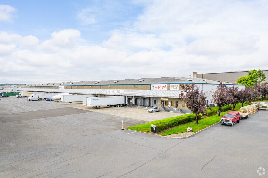 11305 SE Jennifer St, Clackamas, OR for sale - Primary Photo - Image 1 of 1