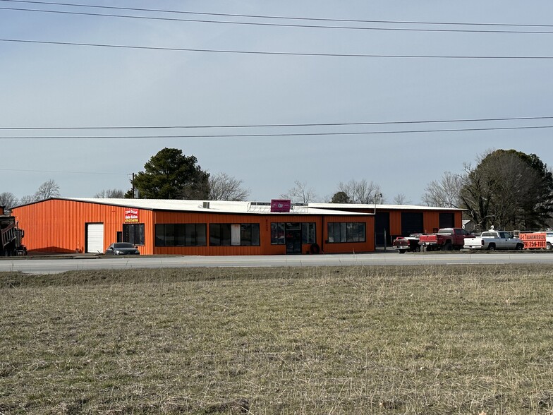 2600 NE Hudson Rd, Rogers, AR for lease - Building Photo - Image 2 of 17