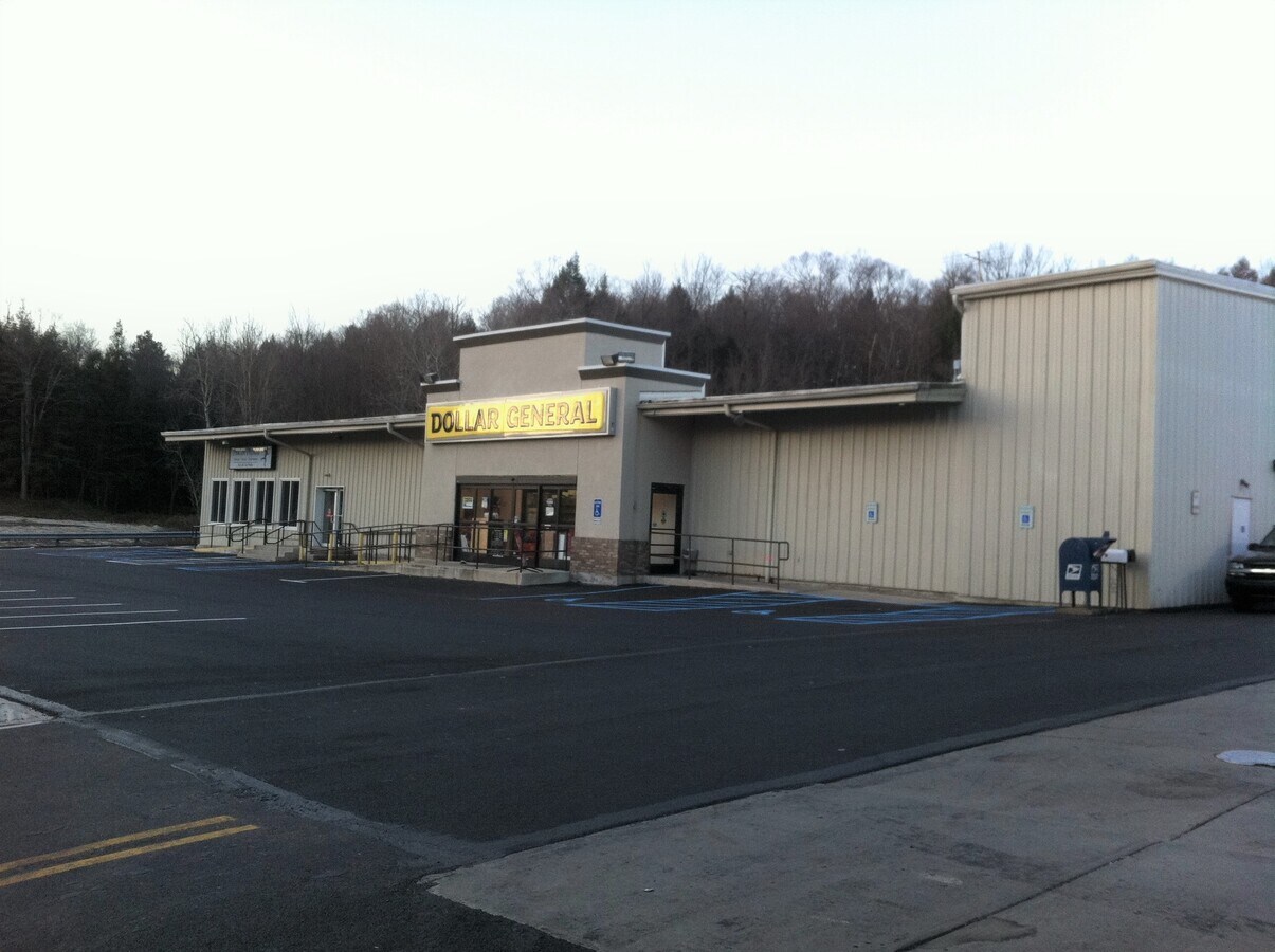 208 S Main St, Moscow, PA 18444